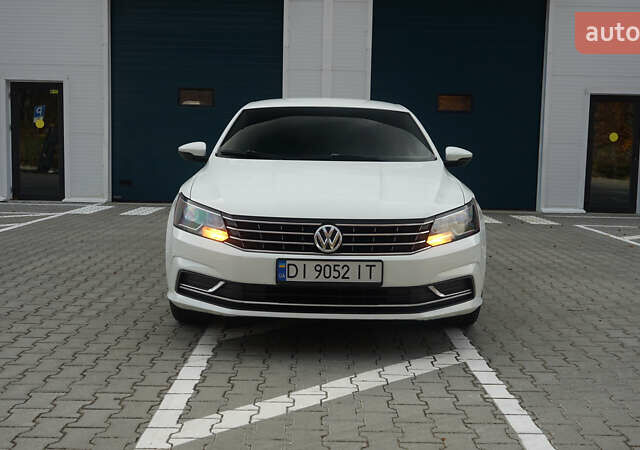 Білий Фольксваген Пассат, об'ємом двигуна 1.8 л та пробігом 204 тис. км за 12000 $, фото 1 на Automoto.ua