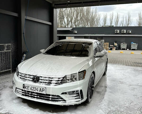 Білий Фольксваген Пассат, об'ємом двигуна 1.8 л та пробігом 139 тис. км за 13500 $, фото 1 на Automoto.ua