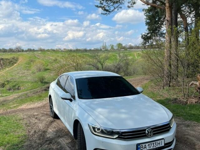 Белый Фольксваген Пассат, объемом двигателя 1.97 л и пробегом 255 тыс. км за 13700 $, фото 1 на Automoto.ua