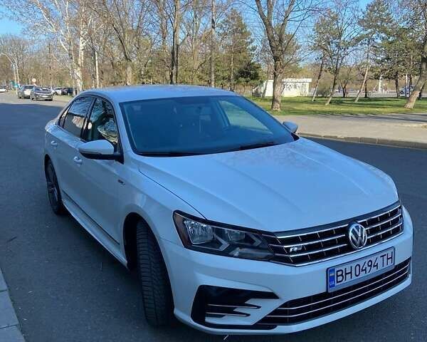 Белый Фольксваген Пассат, объемом двигателя 1.8 л и пробегом 194 тыс. км за 12400 $, фото 1 на Automoto.ua