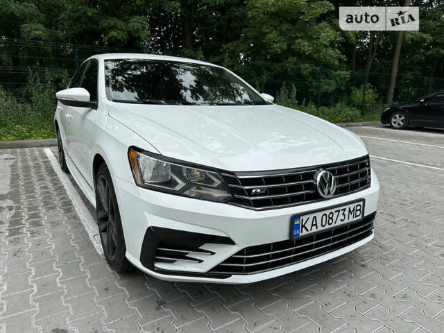 Белый Фольксваген Пассат, объемом двигателя 1.8 л и пробегом 216 тыс. км за 12300 $, фото 1 на Automoto.ua