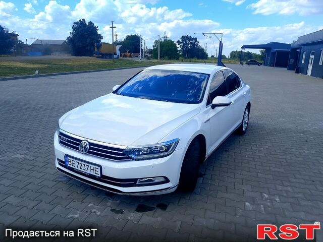 Белый Фольксваген Пассат, объемом двигателя 2 л и пробегом 301 тыс. км за 18500 $, фото 1 на Automoto.ua