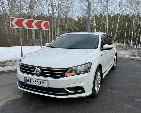 Белый Фольксваген Пассат, объемом двигателя 1.8 л и пробегом 130 тыс. км за 13300 $, фото 1 на Automoto.ua
