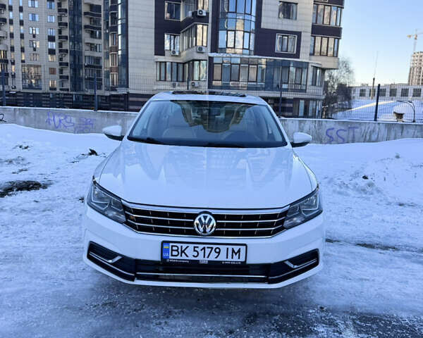 Білий Фольксваген Пассат, об'ємом двигуна 1.8 л та пробігом 225 тис. км за 10500 $, фото 1 на Automoto.ua