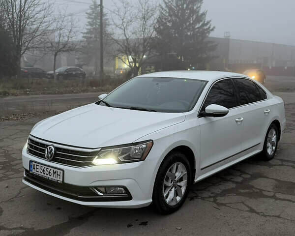 Белый Фольксваген Пассат, объемом двигателя 1.8 л и пробегом 175 тыс. км за 11000 $, фото 1 на Automoto.ua