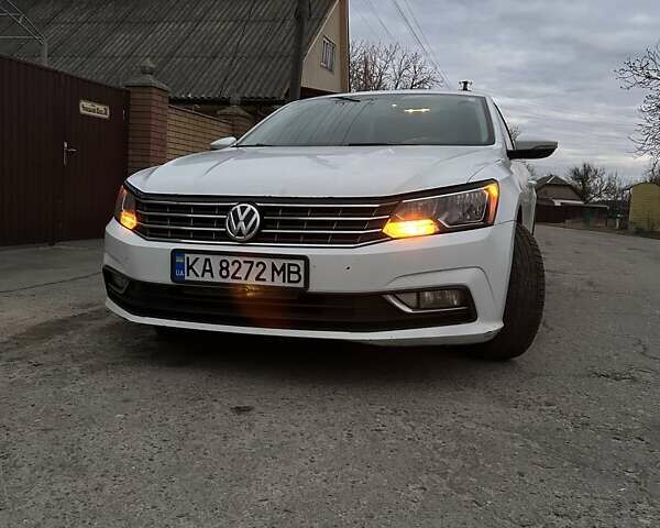 Белый Фольксваген Пассат, объемом двигателя 1.8 л и пробегом 249 тыс. км за 10200 $, фото 1 на Automoto.ua