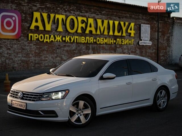 Белый Фольксваген Пассат, объемом двигателя 1.8 л и пробегом 222 тыс. км за 9999 $, фото 1 на Automoto.ua
