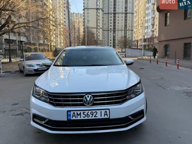 Білий Фольксваген Пассат, об'ємом двигуна 1.8 л та пробігом 132 тис. км за 15000 $, фото 1 на Automoto.ua