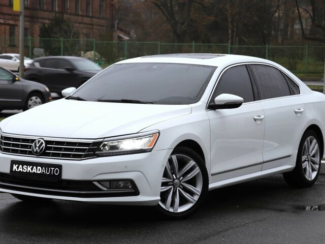 Белый Фольксваген Пассат, объемом двигателя 3.6 л и пробегом 136 тыс. км за 15500 $, фото 1 на Automoto.ua
