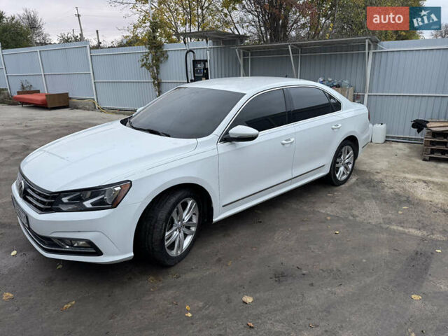 Белый Фольксваген Пассат, объемом двигателя 1.8 л и пробегом 185 тыс. км за 12650 $, фото 1 на Automoto.ua