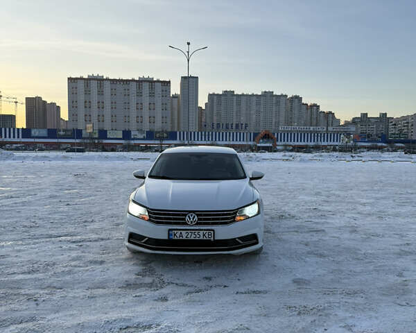 Белый Фольксваген Пассат, объемом двигателя 1.8 л и пробегом 119 тыс. км за 11200 $, фото 1 на Automoto.ua