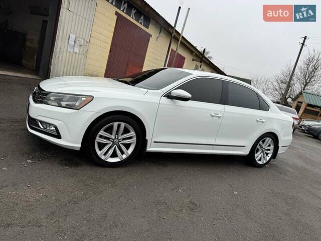 Белый Фольксваген Пассат, объемом двигателя 1.8 л и пробегом 206 тыс. км за 13800 $, фото 1 на Automoto.ua