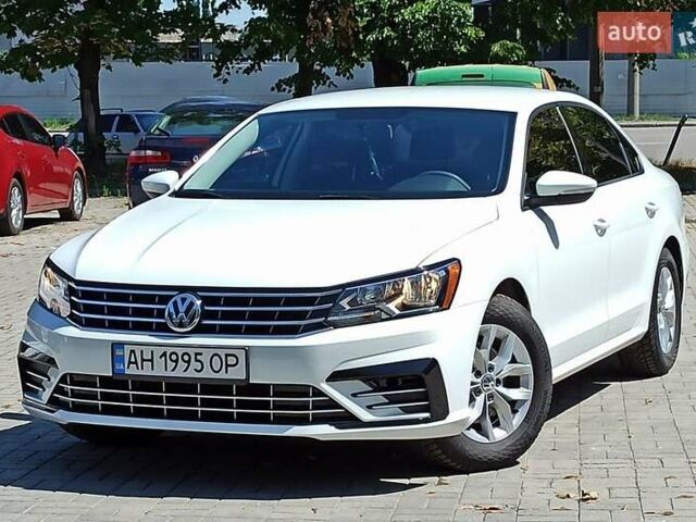 Белый Фольксваген Пассат, объемом двигателя 2 л и пробегом 98 тыс. км за 12800 $, фото 1 на Automoto.ua
