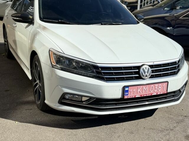 Белый Фольксваген Пассат, объемом двигателя 1.8 л и пробегом 216 тыс. км за 9993 $, фото 1 на Automoto.ua