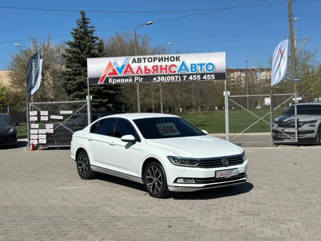 Белый Фольксваген Пассат, объемом двигателя 2 л и пробегом 268 тыс. км за 19500 $, фото 1 на Automoto.ua