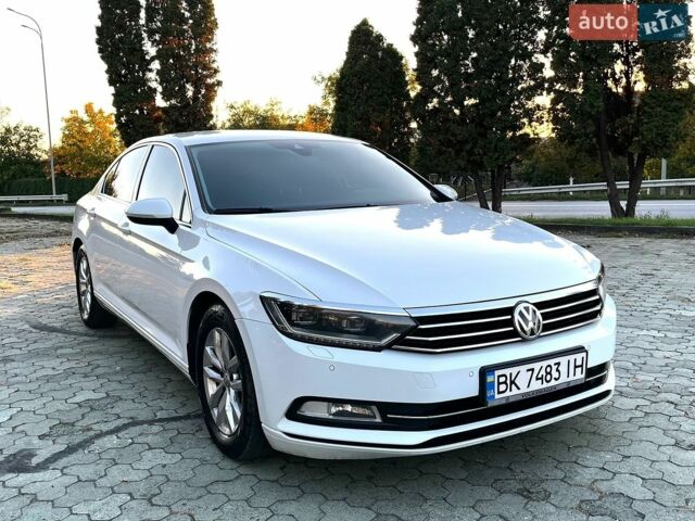 Білий Фольксваген Пассат, об'ємом двигуна 1.97 л та пробігом 273 тис. км за 15800 $, фото 1 на Automoto.ua