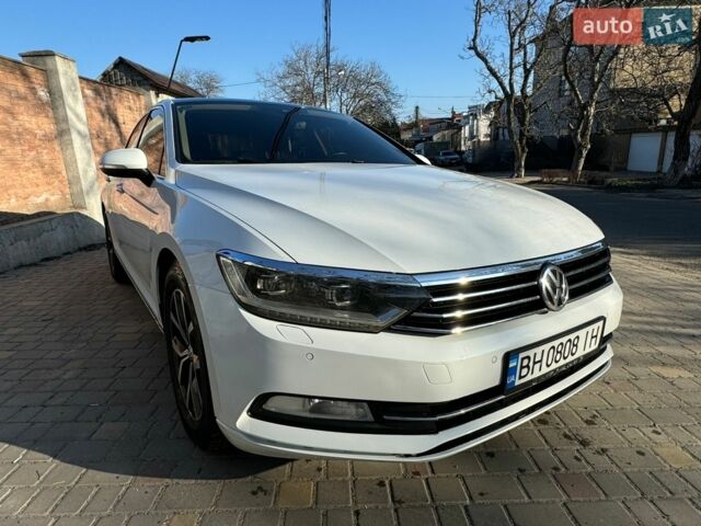 Білий Фольксваген Пассат, об'ємом двигуна 2 л та пробігом 198 тис. км за 17500 $, фото 1 на Automoto.ua