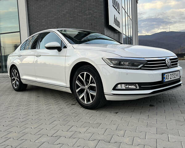 Белый Фольксваген Пассат, объемом двигателя 2 л и пробегом 320 тыс. км за 16900 $, фото 1 на Automoto.ua