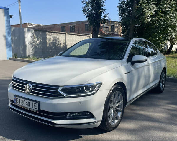 Белый Фольксваген Пассат, объемом двигателя 1.97 л и пробегом 123 тыс. км за 23499 $, фото 1 на Automoto.ua