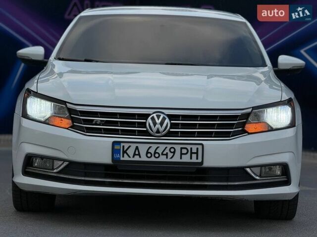 Белый Фольксваген Пассат, объемом двигателя 1.8 л и пробегом 160 тыс. км за 13499 $, фото 1 на Automoto.ua