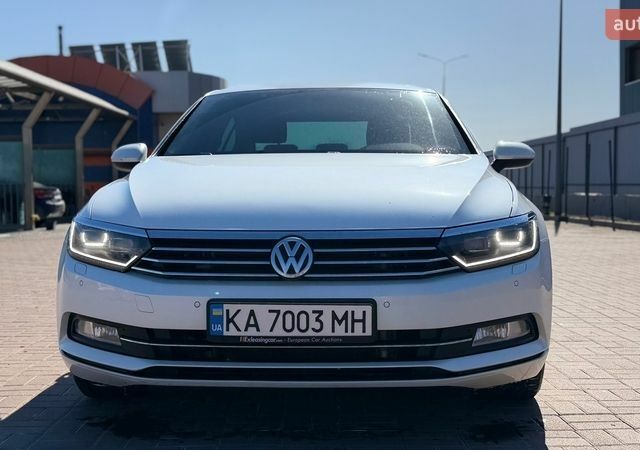 Білий Фольксваген Пассат, об'ємом двигуна 1.97 л та пробігом 250 тис. км за 17999 $, фото 1 на Automoto.ua