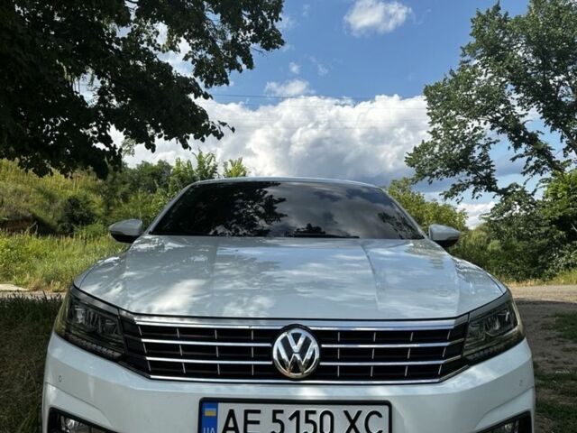 Белый Фольксваген Пассат, объемом двигателя 1.8 л и пробегом 200 тыс. км за 14990 $, фото 1 на Automoto.ua