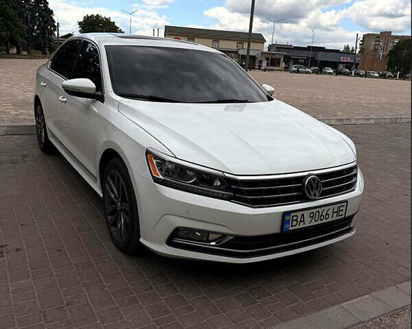 Белый Фольксваген Пассат, объемом двигателя 1.8 л и пробегом 120 тыс. км за 16000 $, фото 1 на Automoto.ua