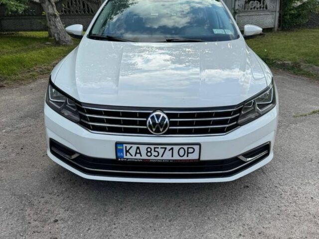 Белый Фольксваген Пассат, объемом двигателя 2 л и пробегом 135 тыс. км за 16100 $, фото 1 на Automoto.ua