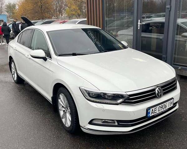 Белый Фольксваген Пассат, объемом двигателя 1.97 л и пробегом 256 тыс. км за 17999 $, фото 1 на Automoto.ua