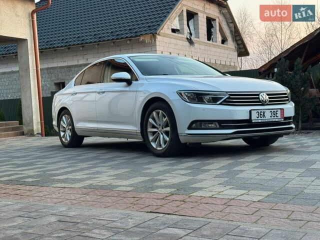 Белый Фольксваген Пассат, объемом двигателя 2 л и пробегом 255 тыс. км за 15999 $, фото 1 на Automoto.ua