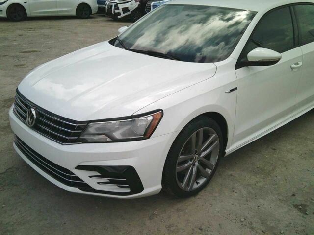 Белый Фольксваген Пассат, объемом двигателя 2 л и пробегом 222 тыс. км за 13900 $, фото 1 на Automoto.ua