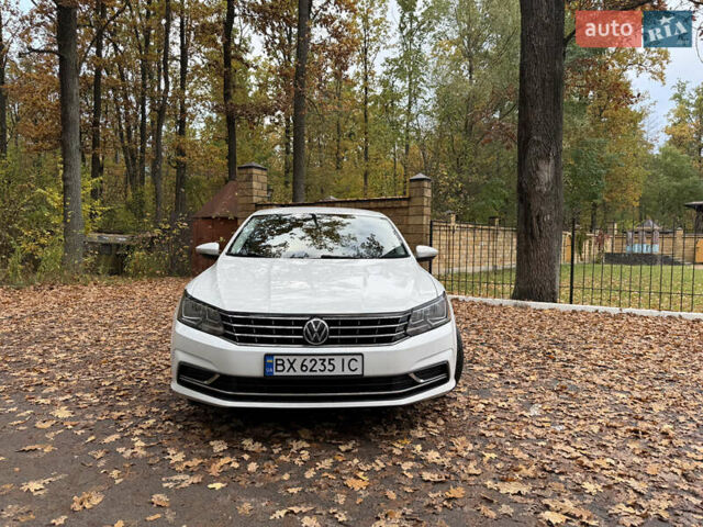 Фольксваген Пассат 2018 в Киеве на Automoto.ua Белый Фольксваген Пассат, объемом двигателя 2 л и пробегом 170 тыс. км за 12980 $, фото 1 на Automoto.ua