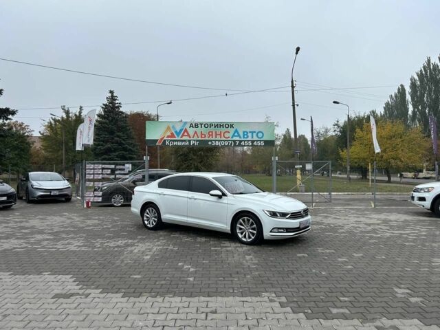 Білий Фольксваген Пассат, об'ємом двигуна 2 л та пробігом 261 тис. км за 17500 $, фото 1 на Automoto.ua