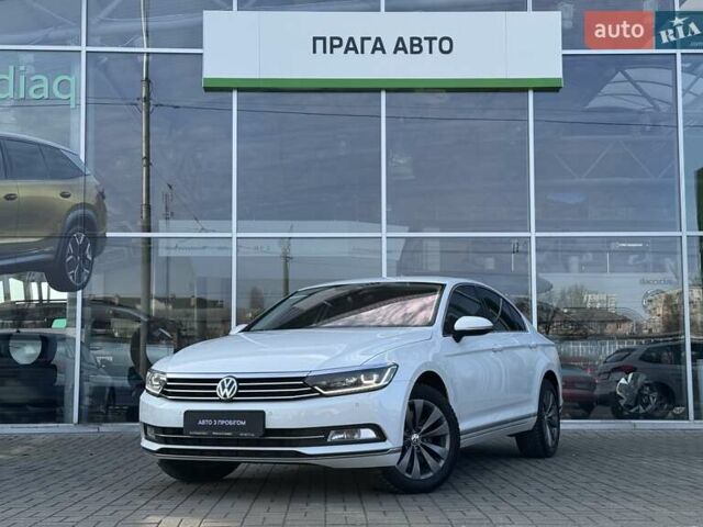 Белый Фольксваген Пассат, объемом двигателя 1.97 л и пробегом 220 тыс. км за 21990 $, фото 1 на Automoto.ua