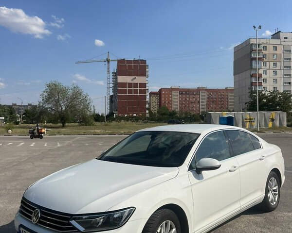 Белый Фольксваген Пассат, объемом двигателя 1.97 л и пробегом 197 тыс. км за 20999 $, фото 1 на Automoto.ua
