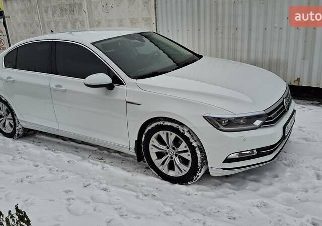 Белый Фольксваген Пассат, объемом двигателя 1.97 л и пробегом 217 тыс. км за 24600 $, фото 1 на Automoto.ua