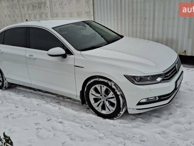 Белый Фольксваген Пассат, объемом двигателя 1.97 л и пробегом 219 тыс. км за 23500 $, фото 1 на Automoto.ua