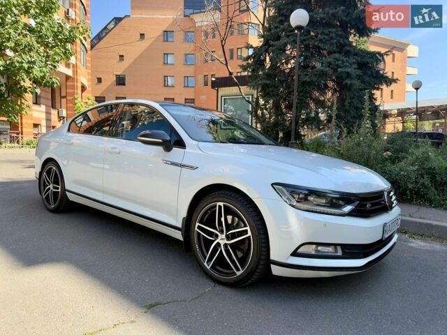 Белый Фольксваген Пассат, объемом двигателя 1.97 л и пробегом 240 тыс. км за 21900 $, фото 1 на Automoto.ua