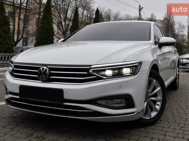 Белый Фольксваген Пассат, объемом двигателя 1.97 л и пробегом 78 тыс. км за 27000 $, фото 1 на Automoto.ua