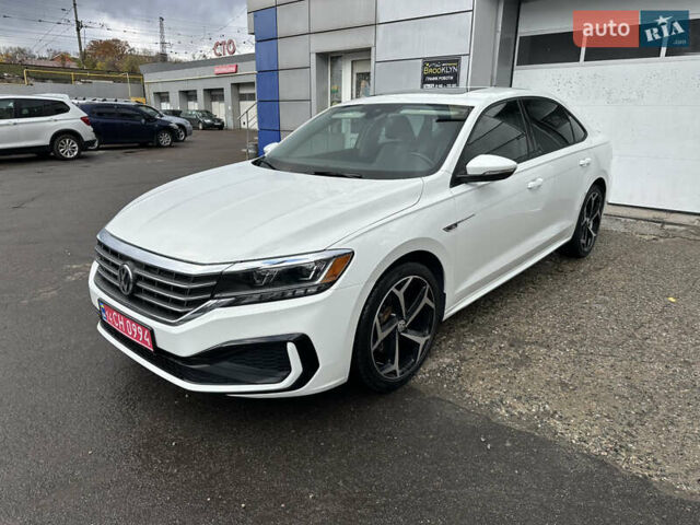 Белый Фольксваген Пассат, объемом двигателя 2 л и пробегом 51 тыс. км за 23750 $, фото 1 на Automoto.ua