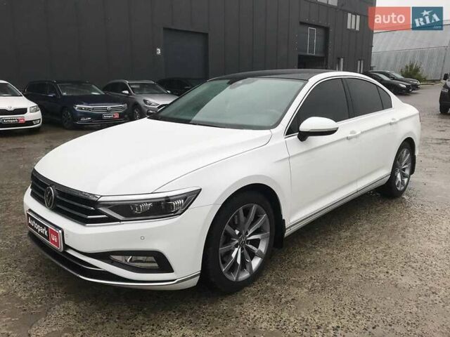 Белый Фольксваген Пассат, объемом двигателя 2 л и пробегом 55 тыс. км за 30990 $, фото 1 на Automoto.ua