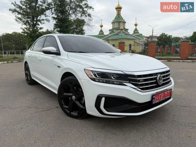 Белый Фольксваген Пассат, объемом двигателя 2 л и пробегом 69 тыс. км за 19999 $, фото 1 на Automoto.ua