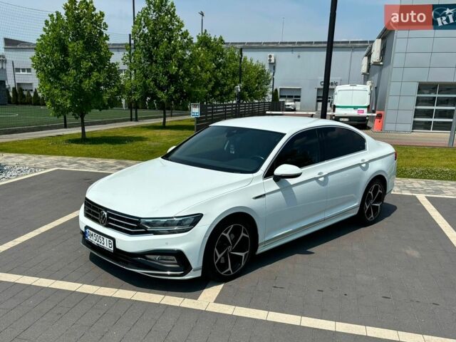 Белый Фольксваген Пассат, объемом двигателя 1.97 л и пробегом 255 тыс. км за 22400 $, фото 1 на Automoto.ua