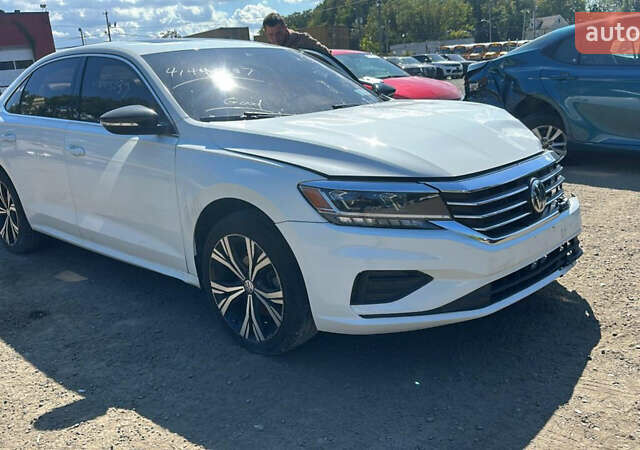 Белый Фольксваген Пассат, объемом двигателя 2 л и пробегом 114 тыс. км за 14999 $, фото 1 на Automoto.ua