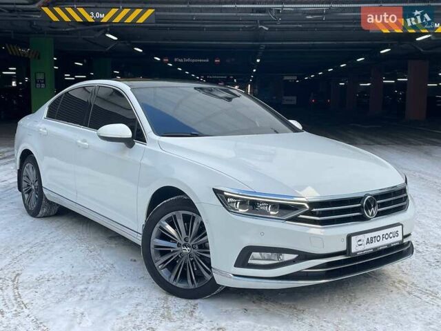 Білий Фольксваген Пассат, об'ємом двигуна 2 л та пробігом 30 тис. км за 39000 $, фото 1 на Automoto.ua