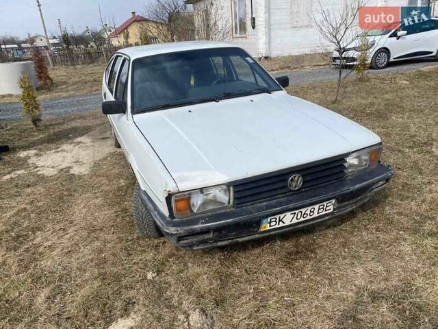 Белый Фольксваген Пассат, объемом двигателя 1.59 л и пробегом 340 тыс. км за 900 $, фото 1 на Automoto.ua