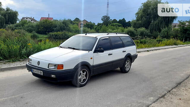 Белый Фольксваген Пассат, объемом двигателя 1.8 л и пробегом 350 тыс. км за 1650 $, фото 1 на Automoto.ua