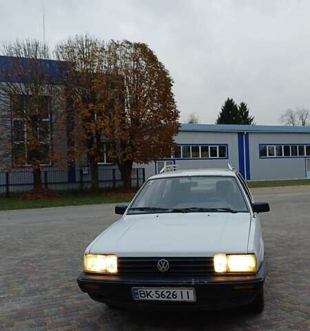 Білий Фольксваген Пассат, об'ємом двигуна 2.23 л та пробігом 400 тис. км за 850 $, фото 1 на Automoto.ua