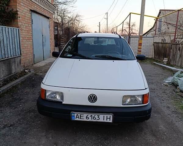 Белый Фольксваген Пассат, объемом двигателя 1.6 л и пробегом 298 тыс. км за 1950 $, фото 1 на Automoto.ua