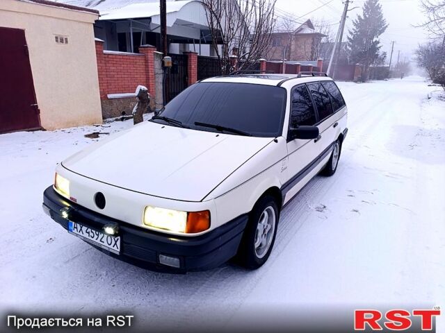 Білий Фольксваген Пассат, об'ємом двигуна 1.6 л та пробігом 280 тис. км за 2899 $, фото 1 на Automoto.ua